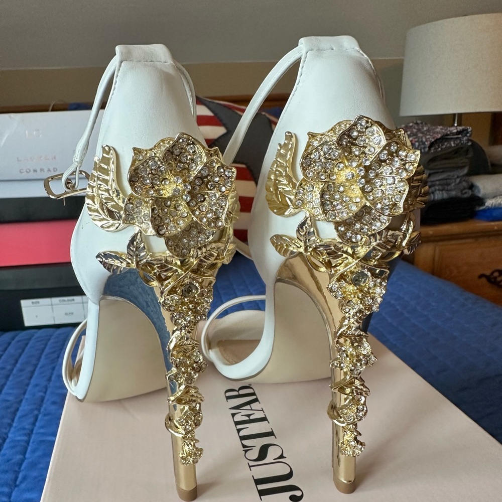 Just Fab White & Gold Detailed Heels